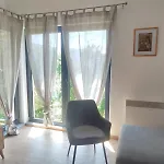 Hills-pool&jacuzzi Private Garden Home-near Old Town Apartman