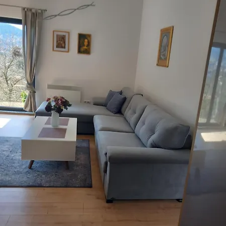 Apartment Hills,small With Garden And Garage