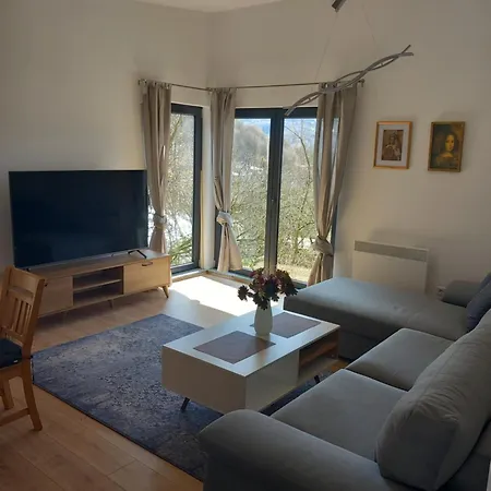 Hills,small With Garden And Garage Apartment
