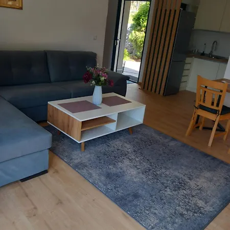 Apartment Hills,small With Garden And Garage *
