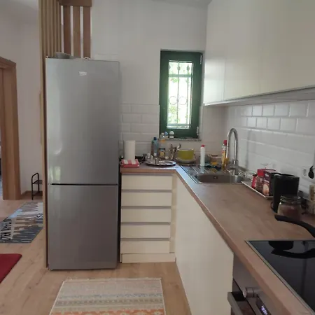 Apartment Hills,small With Garden And Garage