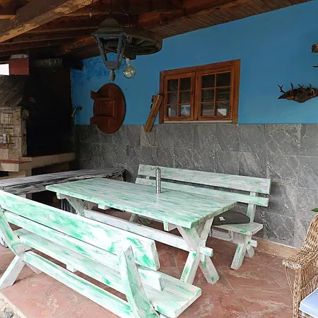 Hills,small With Garden And Garage,old