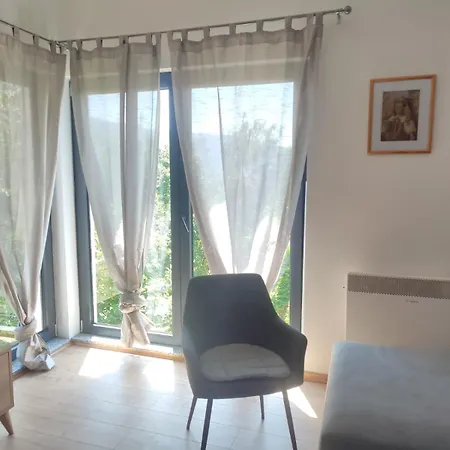 Hills,small With Garden And Garage Apartment
