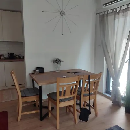 Hills,small With Garden And Garage *