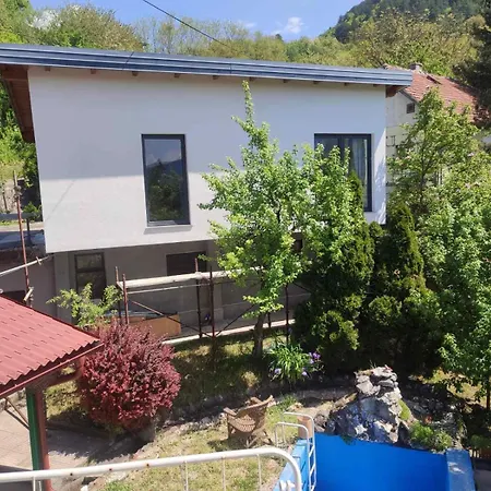 Apartment Hills,small With Garden And Garage