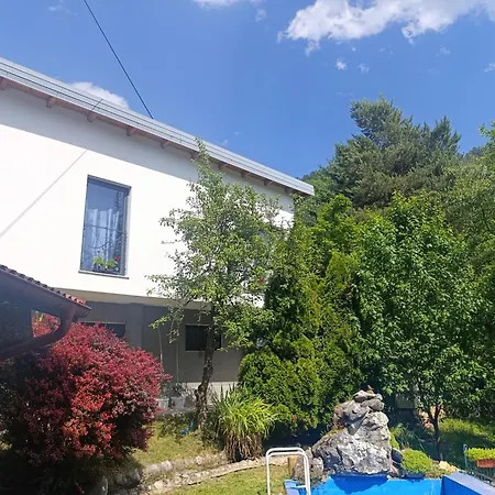 Hills,small With Garden And Garage,old