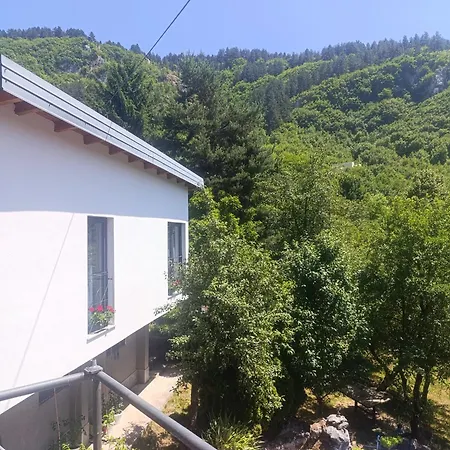 Hills,small With Garden And Garage,old Apartment *