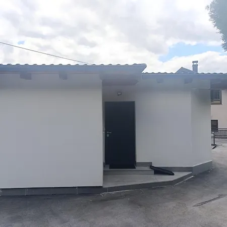 Hills,small With Garden And Garage,old