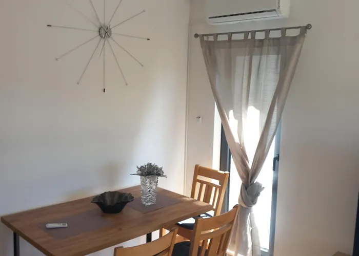 Hills-pool&jacuzzi Private Garden Home-near Old Town