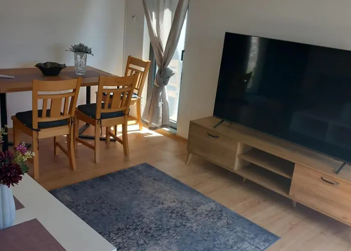 Hills-pool&jacuzzi Private Garden Home-near Old Town سراييفو