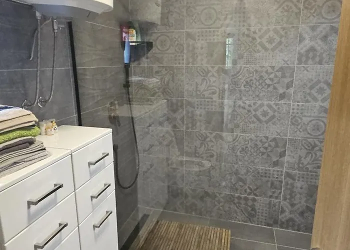 Hills-pool&jacuzzi Private Garden Home-near Old Town سراييفو