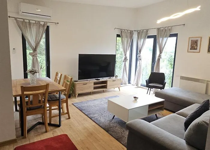 Hills-pool&jacuzzi Private Garden Home-near Old Town * سراييفو